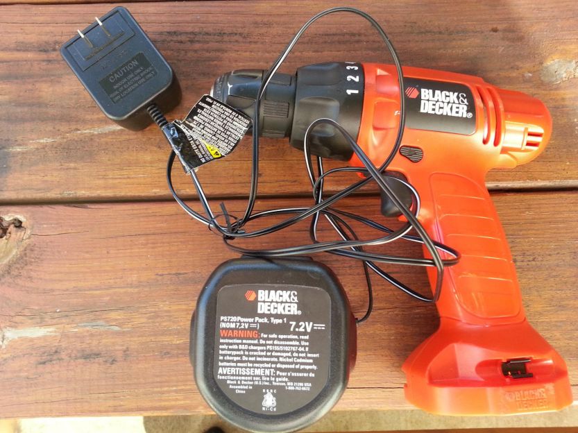 Black & Decker 7.2V Drill With Case & Charger